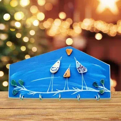 Ръчно изработен коледен подарък за семейство от трима - Къщичка за ключове | Crea Gifts Art | Ръчно изработени подаръци