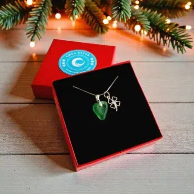 Коледен подарък бижу за жена | Ръчно изработено бижу Любов и късмет | Уникално сребърно колие с морско стъкло | Crea Gifts Art | Ръчно изработени бижута и подаръци