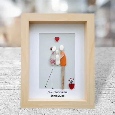 Ръчно изработен подарък за семейство с бебе | Картина на семейство от 3-ма - Мама, татко и 1 дете | Crea Gifts | Ръчно изработени подаръци и картини с морско стъкло и камъни